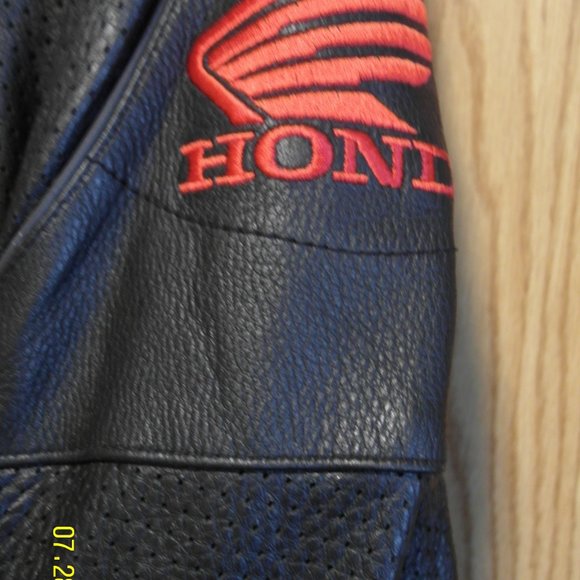 Honda motorcycle leather jacket. - Picture 3 of 16